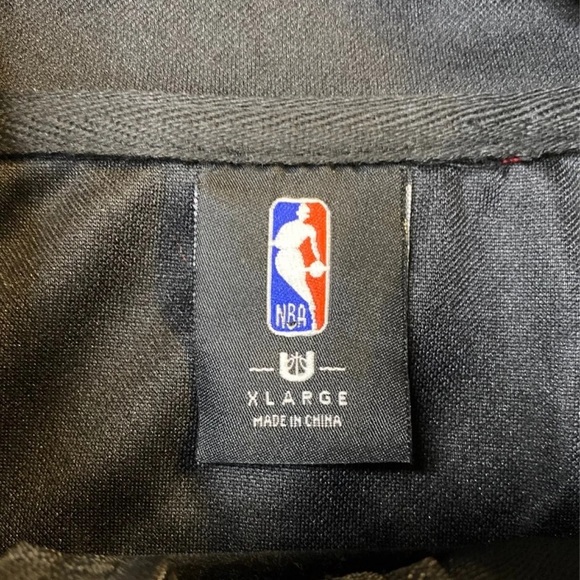 ❌❌SOLD❌❌ ⭐️NBA Houston Rockets Jacket - Picture 5 of 5